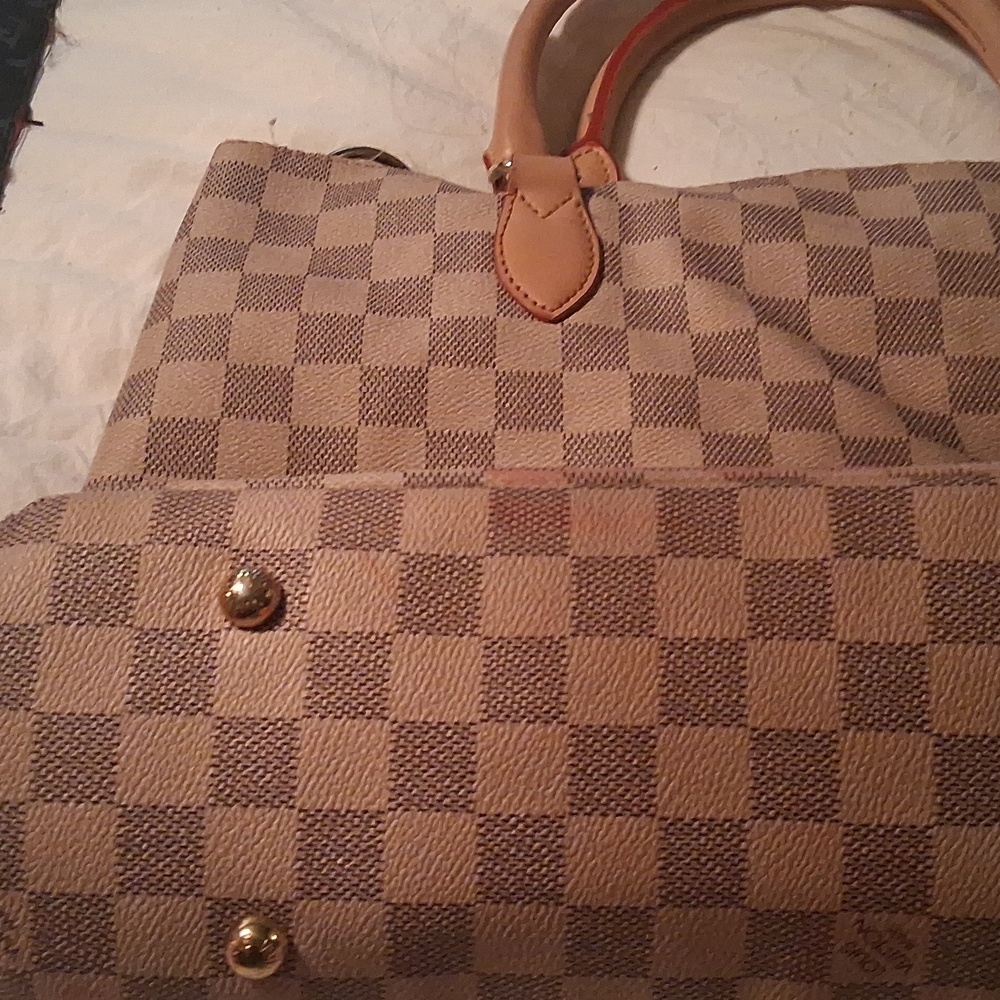 Louis Vuitton Checkered Beige Tote Bag - Picture 4 of 16